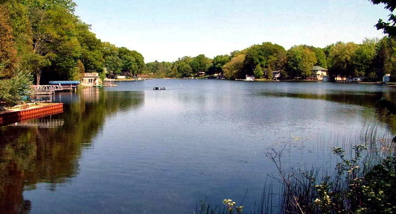 Neils Modern Cottages (Neils Resort) - Waterside Resort And Boat Rental (newer photo)